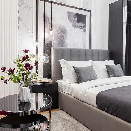 Lovely Apartment On Drahomanova Street Λβιβ Εξωτερικό φωτογραφία