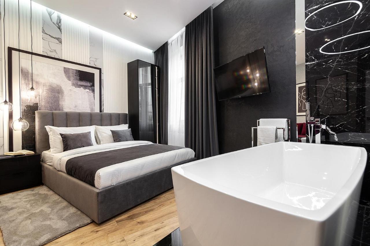Lovely Apartment On Drahomanova Street Λβιβ Εξωτερικό φωτογραφία