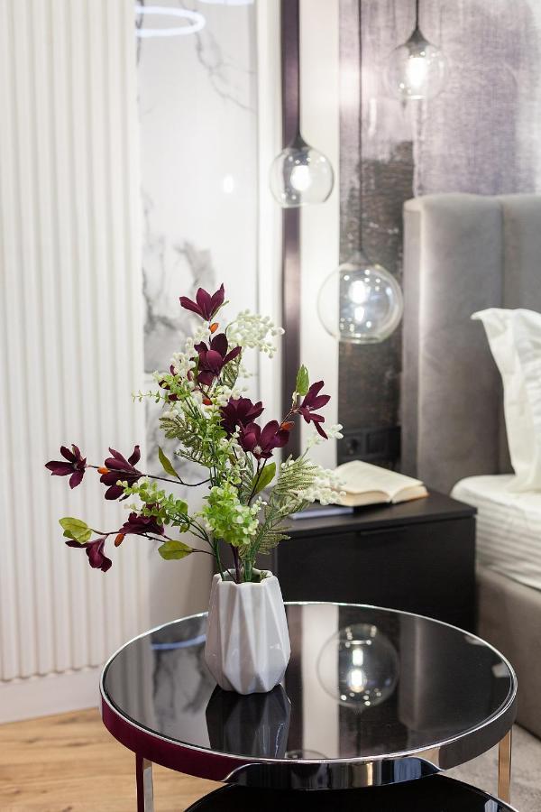 Lovely Apartment On Drahomanova Street Λβιβ Εξωτερικό φωτογραφία