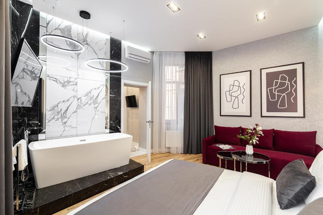 Lovely Apartment On Drahomanova Street Λβιβ Εξωτερικό φωτογραφία