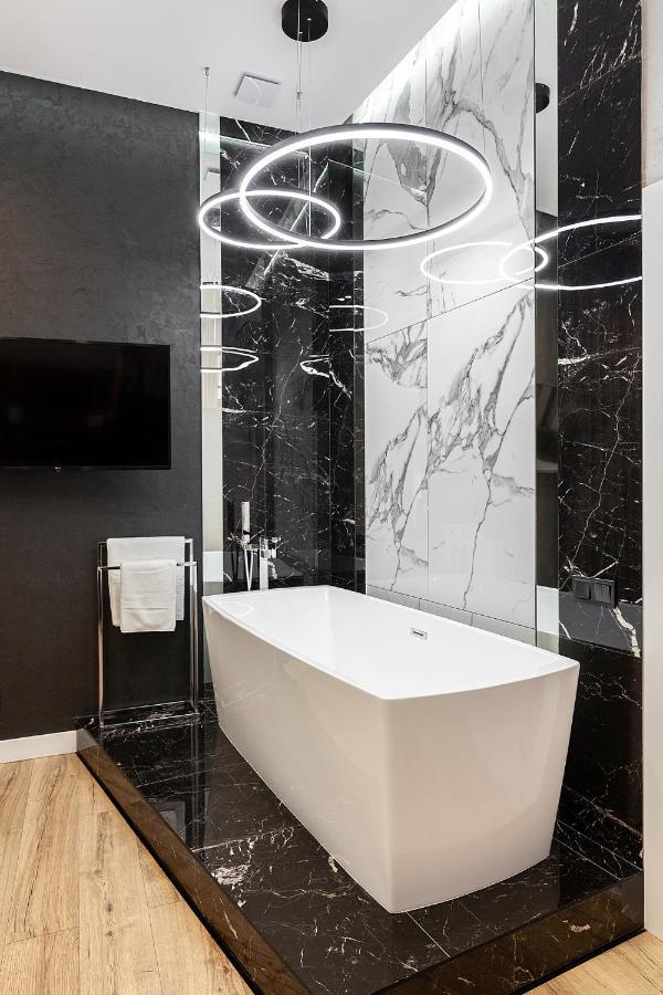 Lovely Apartment On Drahomanova Street Λβιβ Εξωτερικό φωτογραφία