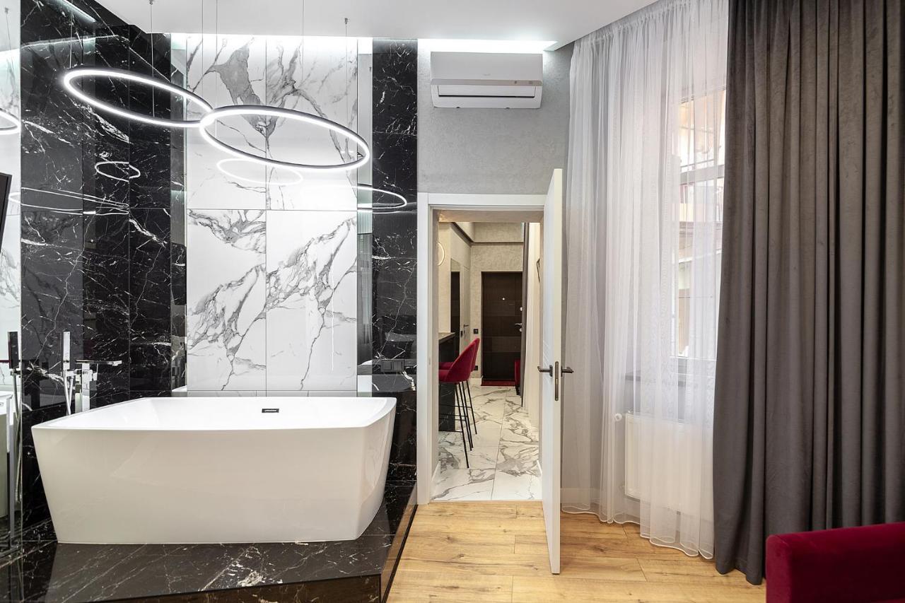 Lovely Apartment On Drahomanova Street Λβιβ Εξωτερικό φωτογραφία