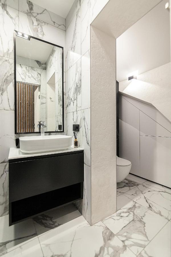 Lovely Apartment On Drahomanova Street Λβιβ Εξωτερικό φωτογραφία